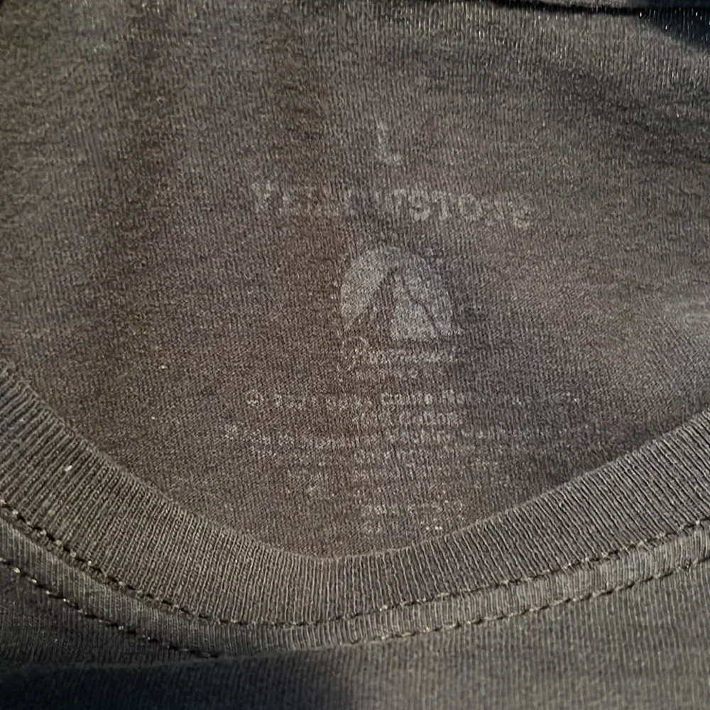 - Yellowstone Dutton Ranch T Shirt Size Large - Picture 6 of 6